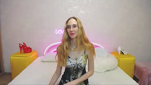 Snapshot of KlaryBrait chatting on 01/26/25, 04:30 KlaryBrait online show from 01/26/25, 04:30