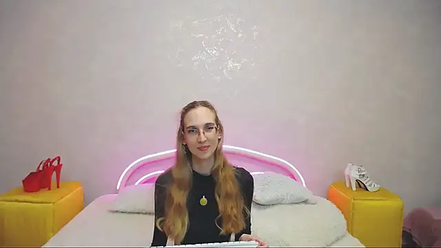 Snapshot of KlaryBrait chatting on 01/21/25, 09:35 KlaryBrait online show from 01/21/25, 09:35