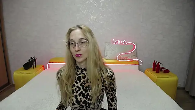 KlaryBrait online show from 11/23/25, 03:38