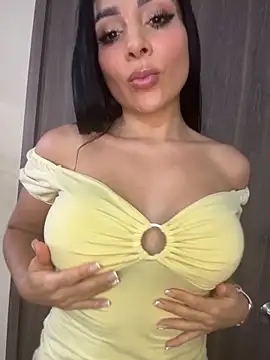 Snapshot of MOMALANA chatting on 02/11/26, 08:09 MOMALANA online show from 02/11/26, 08:09