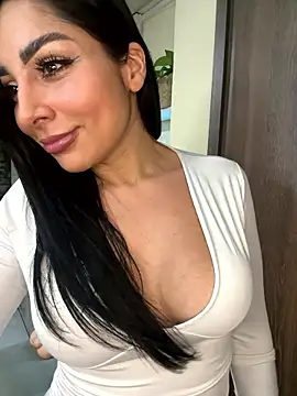 Snapshot of MOMALANA chatting on 01/11/26, 01:12 MOMALANA online show from 01/11/26, 01:12