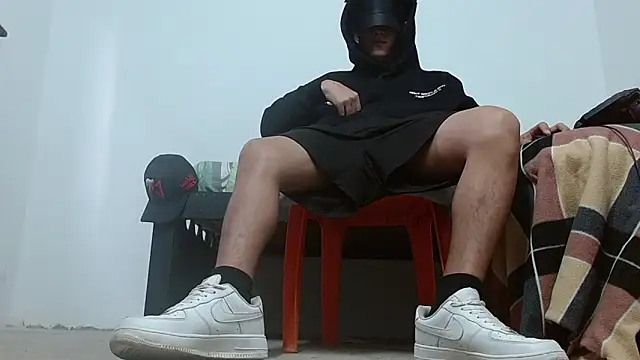 Snapshot of Macho_Dom chatting on 04/06/26, 10:44 Macho Dom online show from 04/06/26, 10:44