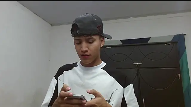 Macho Dom online show from 10/24/25, 11:04