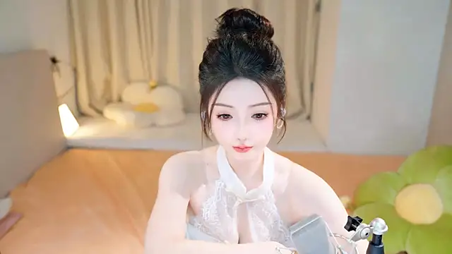 Eimile online show from 12/21/24, 06:11