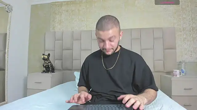 MaximusDick1  online show from 11/14/25, 04:27