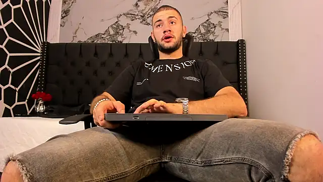 MaximusDick1  online show from 05/31/26, 11:38
