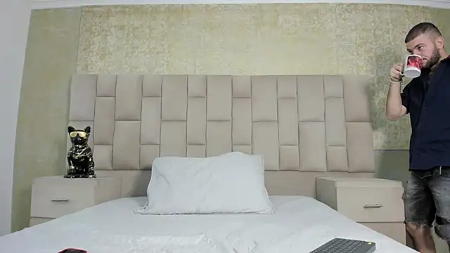 MaximusDick1  online show from 10/31/25, 03:47