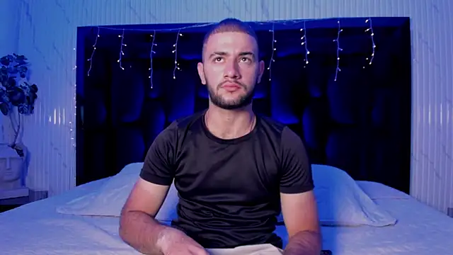 MaximusDick1  online show from 03/31/26, 12:07