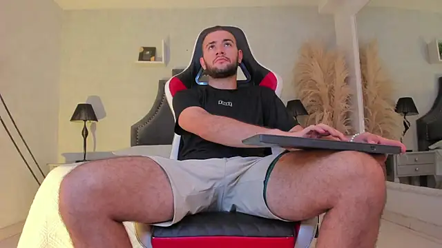 MaximusDick1  online show from 05/15/26, 11:41