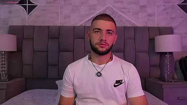 MaximusDick1  online show from 12/18/25, 04:50