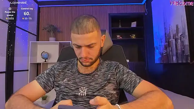 MaximusDick1  online show from 03/26/26, 12:36