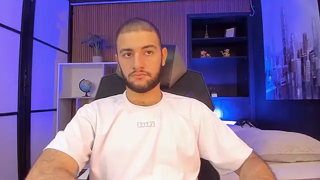 MaximusDick1  online show from 03/22/26, 12:07