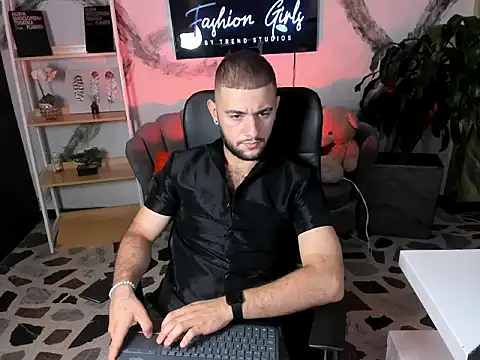 MaximusDick1  online show from 12/20/25, 04:26