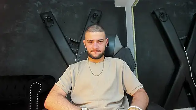 MaximusDick1  online show from 09/19/25, 03:43