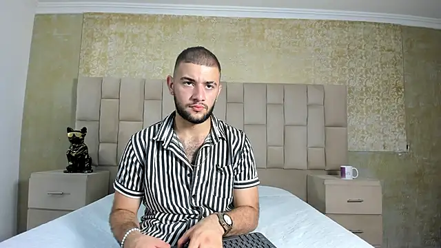 MaximusDick1  online show from 11/23/25, 04:44