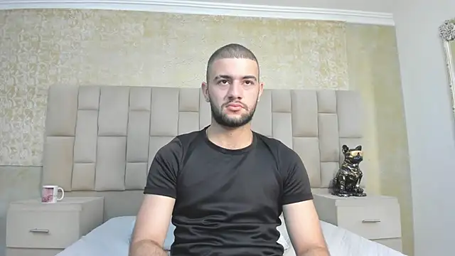 MaximusDick1  online show from 11/13/25, 04:38