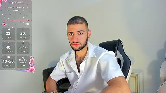 Snapshot of MaximusDick1_ chatting on 07/16/26, 11:51 MaximusDick1 online show from 07/16/26, 11:51
