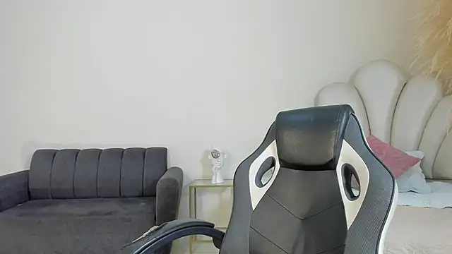 Snapshot of MaximusDick1_ chatting on 06/20/26, 11:59 MaximusDick1 online show from 06/20/26, 11:59