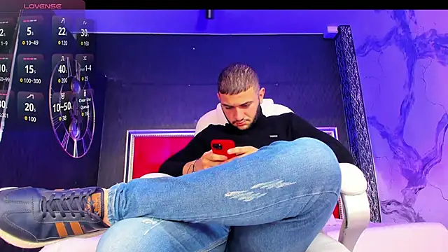 MaximusDick1  online show from 12/06/24, 07:06