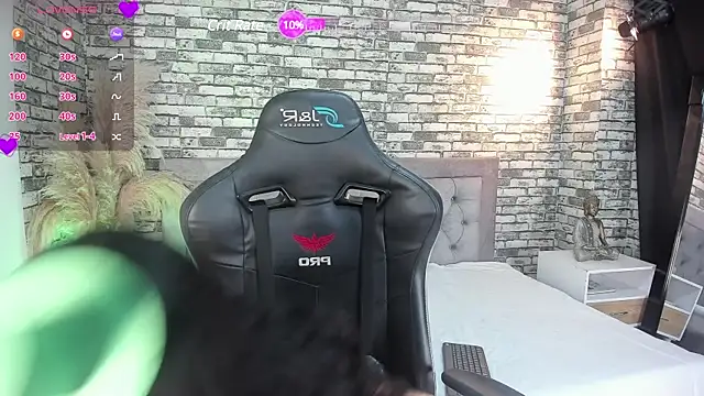 Snapshot of ariadna_milano chatting on 03/17/25, 01:29 ariadna milano online show from 03/17/25, 01:29