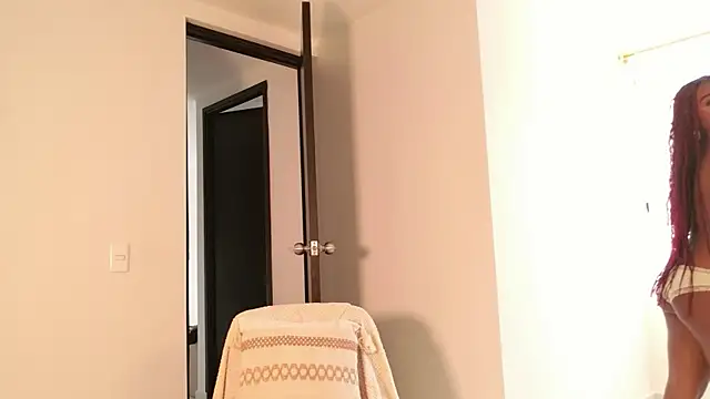 Lorena Vieira  online show from 10/17/25, 05:48