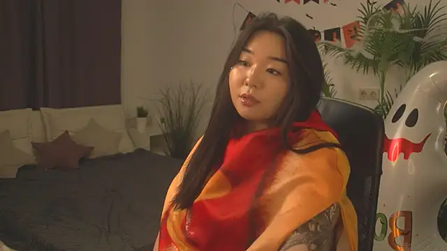 Snapshot of mei_honey_ chatting on 10/30/25, 10:06 mei honey  online show from 10/30/25, 10:06