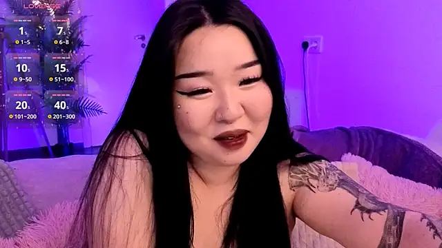 Snapshot of mei_honey_ chatting on 10/29/25, 09:47 mei honey  online show from 10/29/25, 09:47