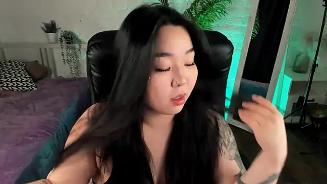 Snapshot of mei_honey_ chatting on 11/29/25, 09:48 mei honey online show from 11/29/25, 09:48