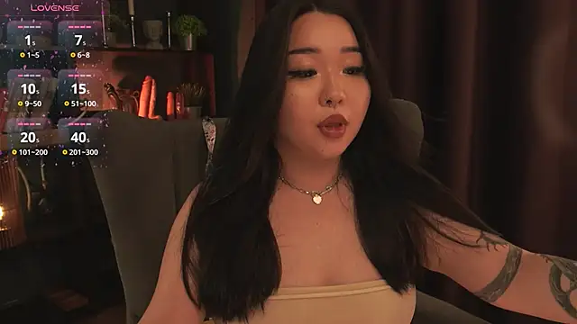 Snapshot of mei_honey_ chatting on 10/14/25, 10:09 mei honey  online show from 10/14/25, 10:09