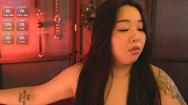 Snapshot of mei_honey_ chatting on 11/15/25, 11:09 mei honey online show from 11/15/25, 11:09