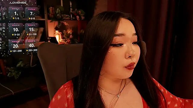 Snapshot of mei_honey_ chatting on 12/17/25, 09:20 mei honey online show from 12/17/25, 09:20