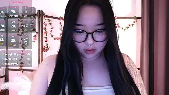 Snapshot of mei_honey_ chatting on 03/01/25, 05:49 mei honey  online show from 03/01/25, 05:49