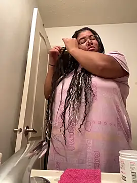 Snapshot of Ectorius chatting on 12/17/25, 02:00 Ectorius online show from 12/17/25, 02:00