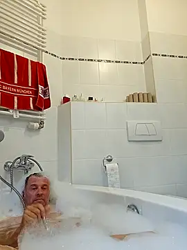 Snapshot of tomtom9179 chatting on 10/07/25, 03:02 tomtom9179 online show from 10/07/25, 03:02