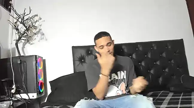 cali and lili online show from 12/04/24, 02:14