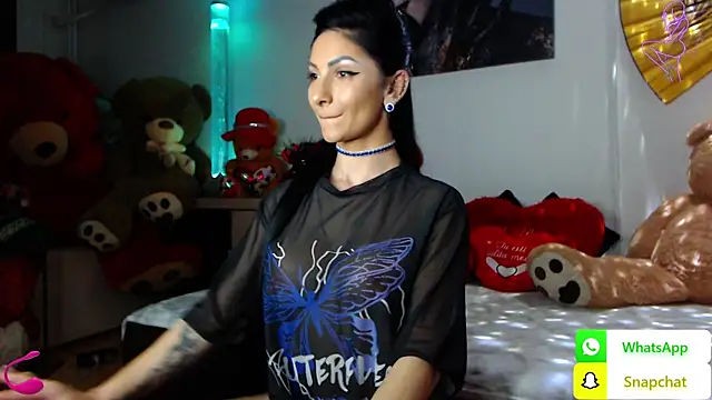 Snapshot of EvelynAisha chatting on 03/21/25, 06:18 EvelynAisha online show from 03/21/25, 06:18