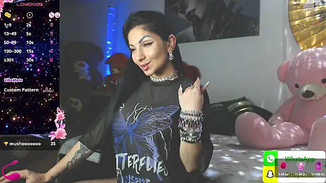 Snapshot of EvelynAisha chatting on 01/27/25, 05:37 EvelynAisha online show from 01/27/25, 05:37