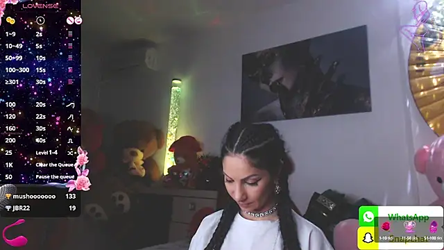 Snapshot of EvelynAisha chatting on 02/01/25, 04:11 EvelynAisha online show from 02/01/25, 04:11