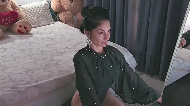 EvelynAisha online show from 11/20/25, 07:14