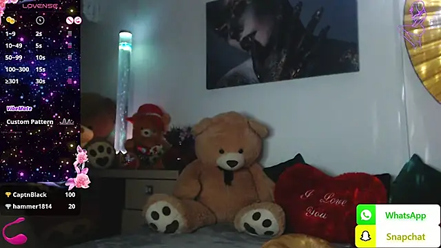 Snapshot of EvelynAisha chatting on 03/03/25, 06:35 EvelynAisha online show from 03/03/25, 06:35