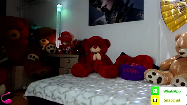 Snapshot of EvelynAisha chatting on 03/07/25, 07:49 EvelynAisha online show from 03/07/25, 07:49