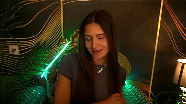Snapshot of ValeryRoyale chatting on 03/18/25, 02:17 ValeryRoyale online show from 03/18/25, 02:17