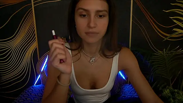 Snapshot of ValeryRoyale chatting on 01/31/25, 05:42 ValeryRoyale online show from 01/31/25, 05:42