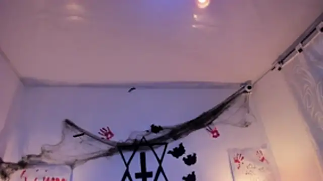 Snapshot of LunaSmitt chatting on 10/16/25, 12:02 LunaSmitt online show from 10/16/25, 12:02