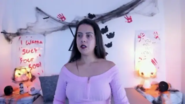 Snapshot of LunaSmitt chatting on 10/15/25, 11:57 LunaSmitt online show from 10/15/25, 11:57