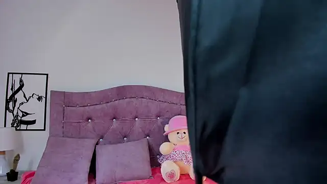 Snapshot of LunaSmitt chatting on 09/28/25, 01:12 LunaSmitt online show from 09/28/25, 01:12