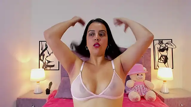 Snapshot of LunaSmitt chatting on 09/13/25, 03:23 LunaSmitt online show from 09/13/25, 03:23