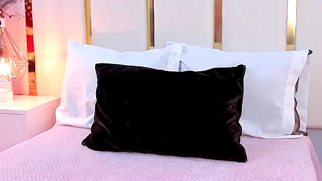 SalommeFlores online show from 11/30/25, 11:05