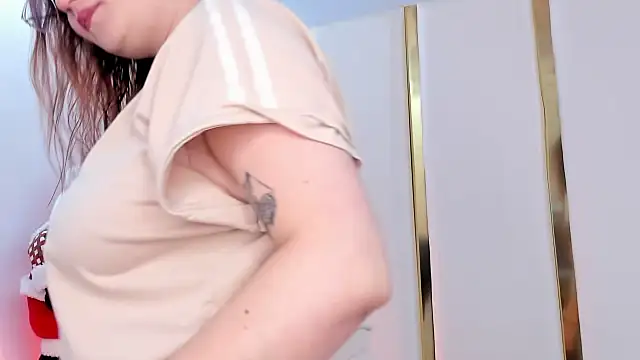 SalommeFlores online show from 11/23/25, 01:04