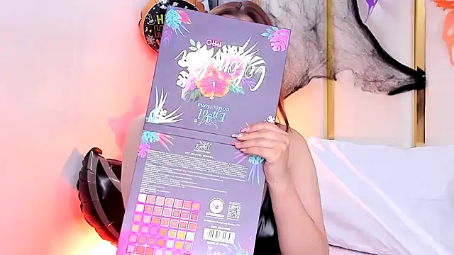 SalommeFlores online show from 10/24/25, 07:02